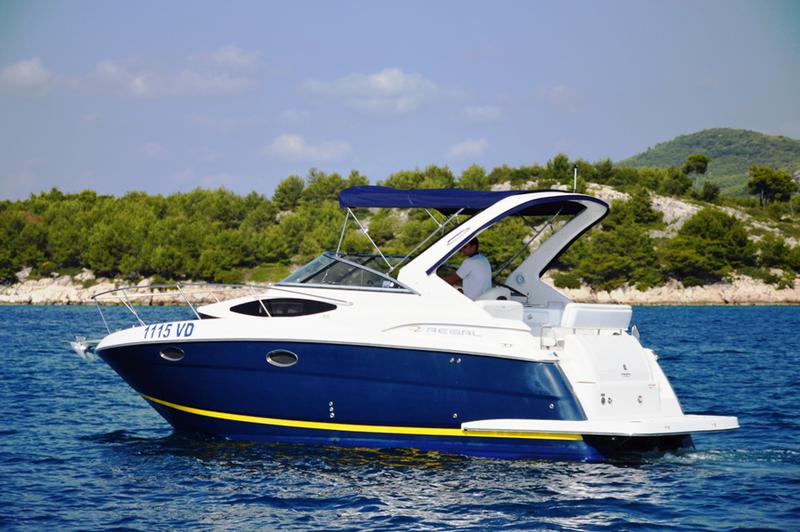 Book yachts online - motorboat - Regal Commodore 2860 - 1115 VD - rent