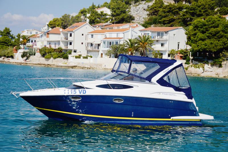 Book yachts online - motorboat - Regal Commodore 2860 - 1115 VD - rent