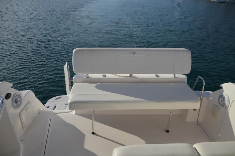 Book yachts online - motorboat - Regal Commodore 2860 - 1115 VD - rent