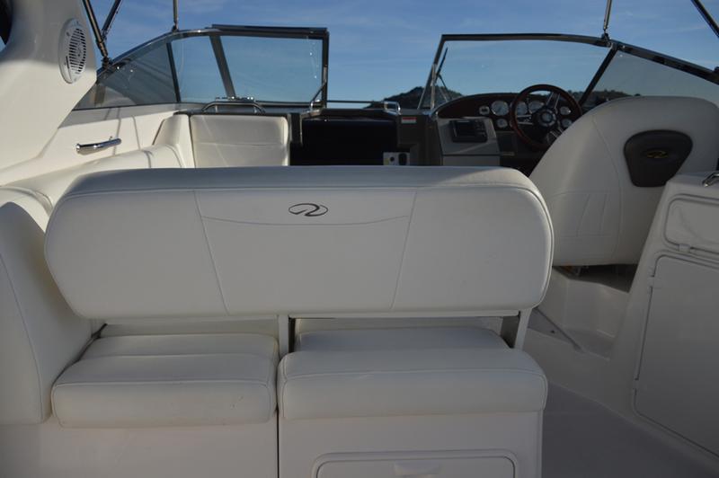 Book yachts online - motorboat - Regal Commodore 2860 - 1115 VD - rent
