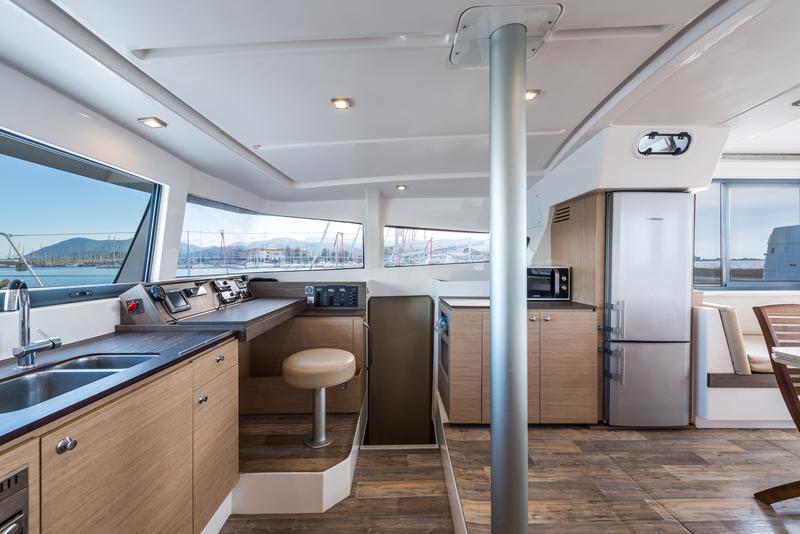 Book yachts online - catamaran - Bali 4.0 - Vallejo  - A/C &amp; Generator - rent