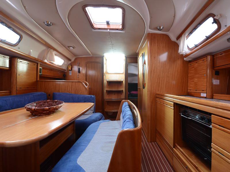 Book yachts online - sailboat - Bavaria 39 Cruiser - Fortuna (Sollar Panel) - rent