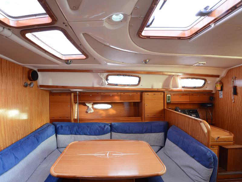 Book yachts online - sailboat - Bavaria 39 Cruiser - Fortuna (Sollar Panel) - rent