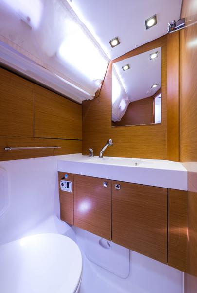 Book yachts online - sailboat - Jeanneau Sun Odyssey 469 - Vega  - A/C in Saloon - rent