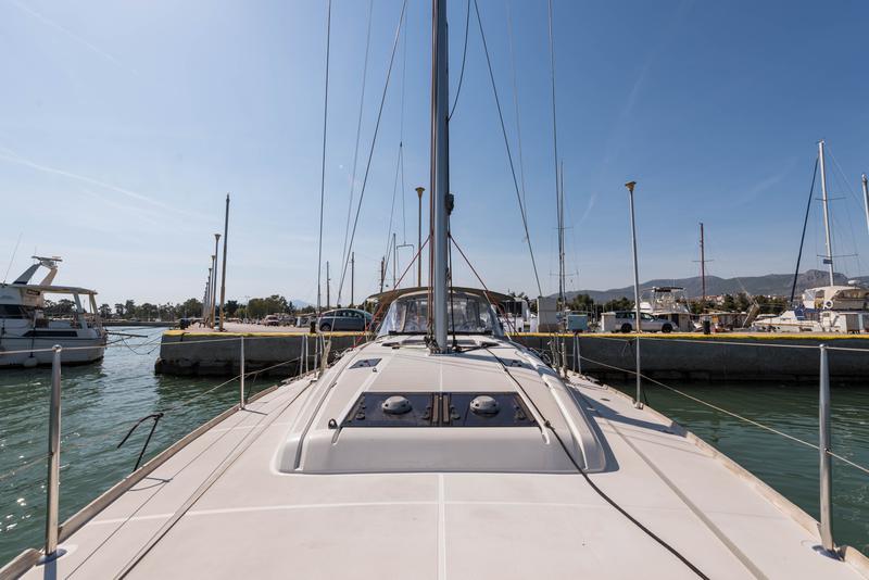 Book yachts online - sailboat - Jeanneau Sun Odyssey 469 - Vega  - A/C in Saloon - rent