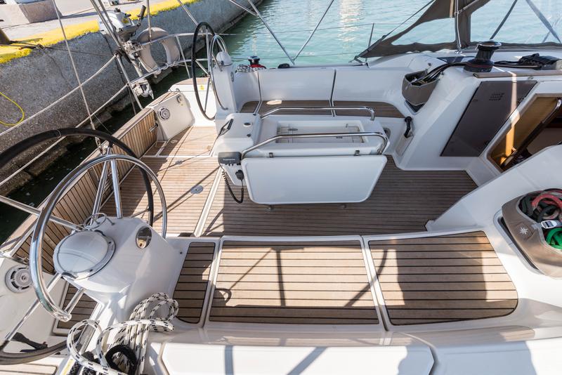 Book yachts online - sailboat - Jeanneau Sun Odyssey 469 - Vega  - A/C in Saloon - rent