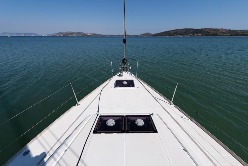 Book yachts online - sailboat - Jeanneau Sun Odyssey 469 - Vega  - A/C in Saloon - rent