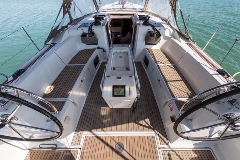 Book yachts online - sailboat - Jeanneau Sun Odyssey 469 - Vega  - A/C in Saloon - rent