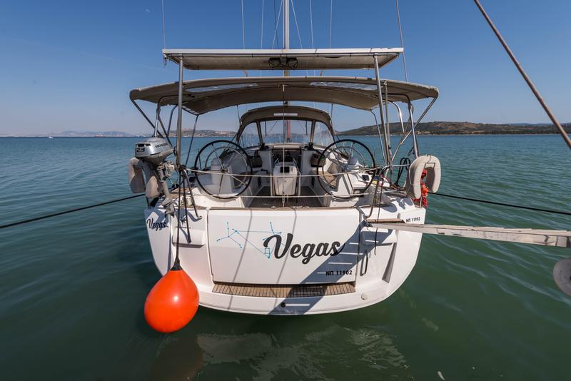 Book yachts online - sailboat - Jeanneau Sun Odyssey 469 - Vega  - A/C in Saloon - rent