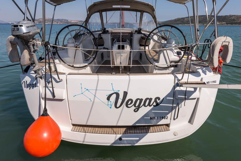 Book yachts online - sailboat - Jeanneau Sun Odyssey 469 - Vega  - A/C in Saloon - rent