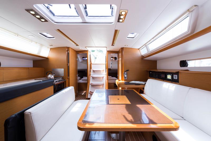 Book yachts online - sailboat - Jeanneau Sun Odyssey 469 - Vega  - A/C in Saloon - rent