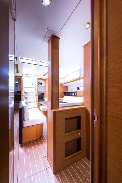 Book yachts online - sailboat - Jeanneau Sun Odyssey 469 - Vega  - A/C in Saloon - rent