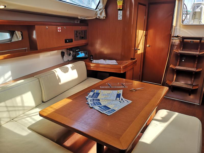 Book yachts online - sailboat - Oceanis 43 - Skyfall - Bow &amp; Solar - rent