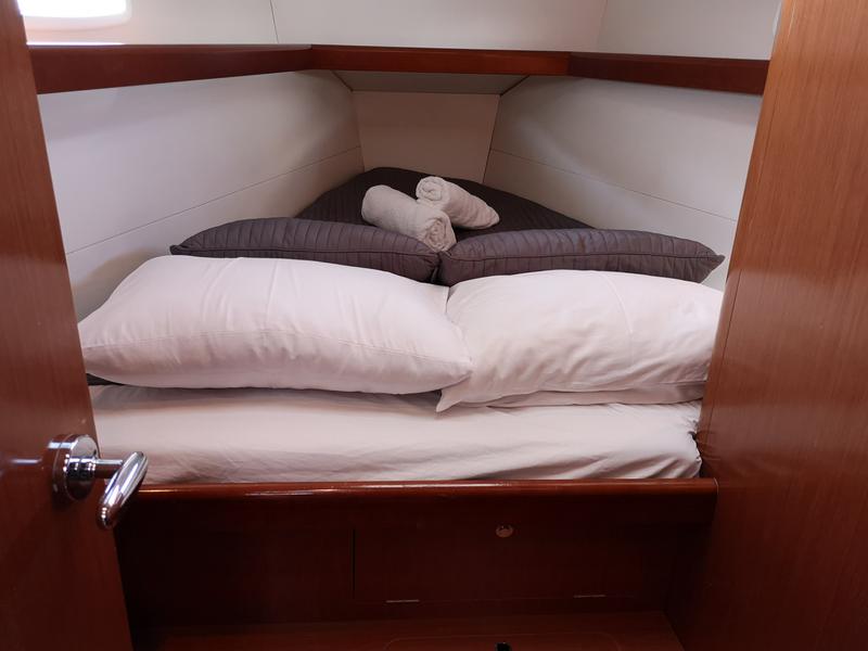 Book yachts online - sailboat - Oceanis 43 - Skyfall - Bow &amp; Solar - rent