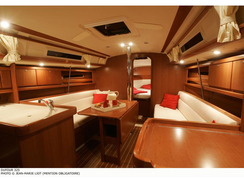 Book yachts online - sailboat - Dufour 325 - Bijoux - rent