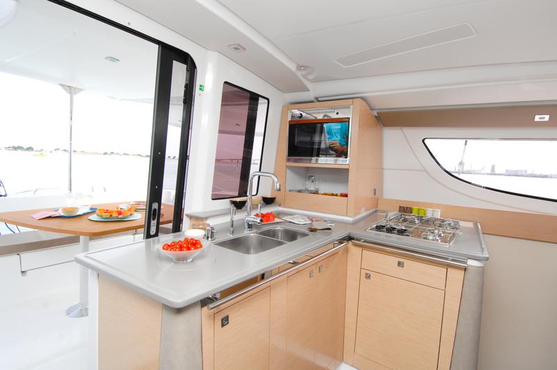 Book yachts online - catamaran - Lipari 41 (4 dbl, 2sgl) - Marisol - rent