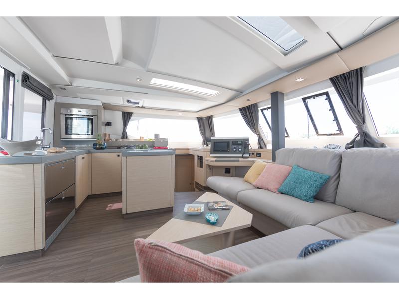 Book yachts online - catamaran - Saona 47 - Lucky Alexandra - rent