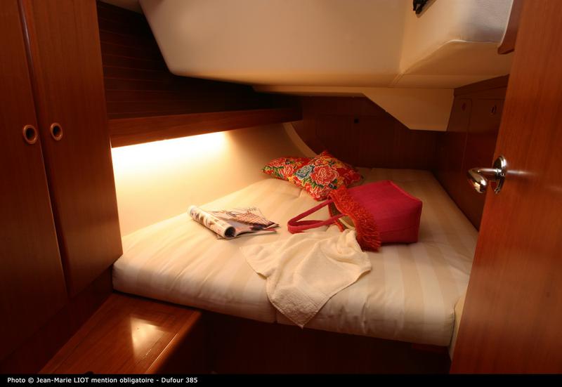 Book yachts online - sailboat - Dufour 385 - Tiare - rent