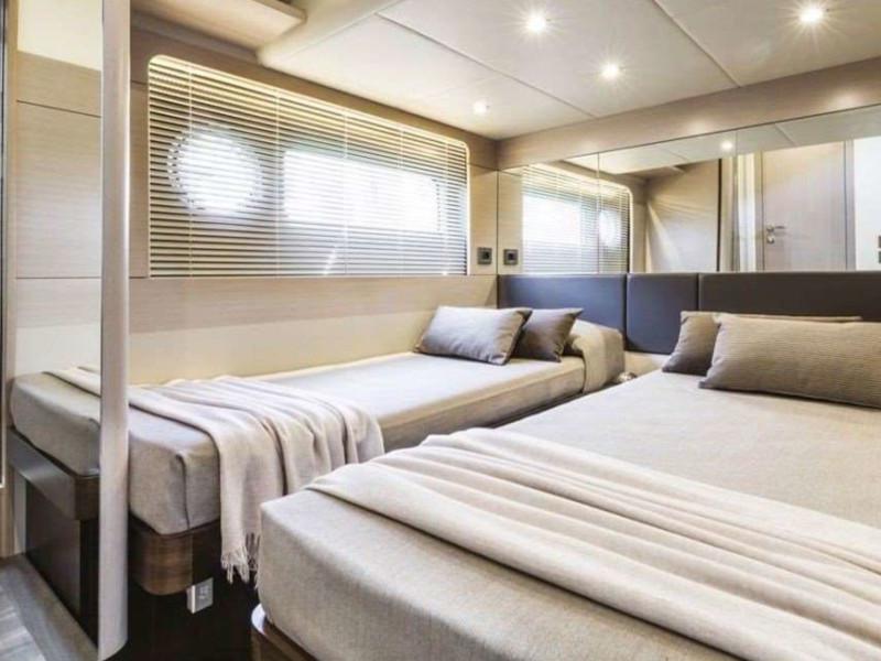 Book yachts online - motorboat - Absolute 58 - Elegant - rent