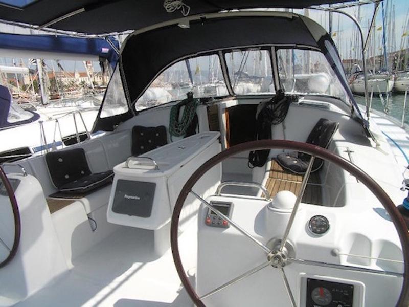 Book yachts online - sailboat - Beneteau Cyclades 43.4 - Gorda - rent