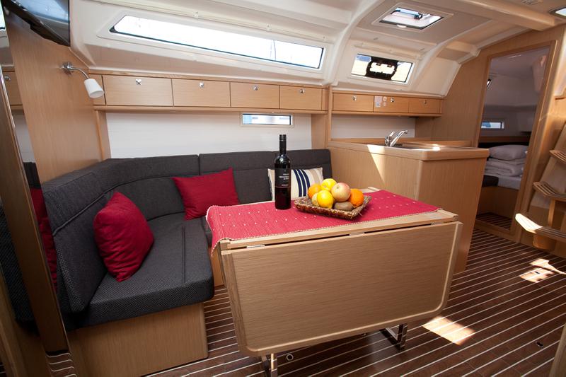 Book yachts online - sailboat - Bavaria Cruiser 37 - Matija - rent