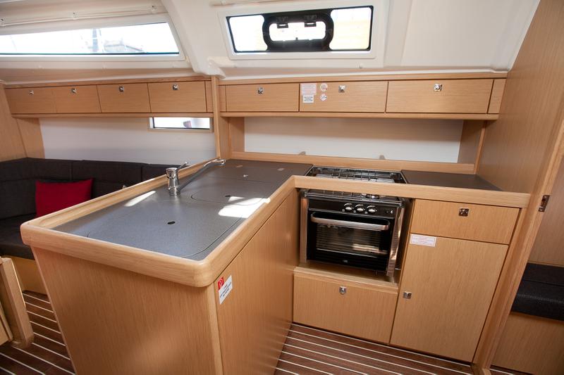 Book yachts online - sailboat - Bavaria Cruiser 37 - Matija - rent