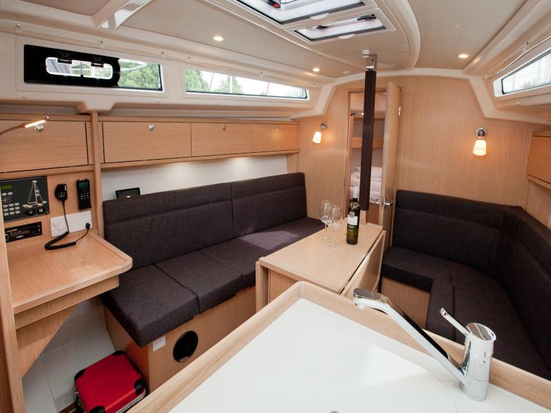 Book yachts online - sailboat - Bavaria Cruiser 34  Style - Aston - rent
