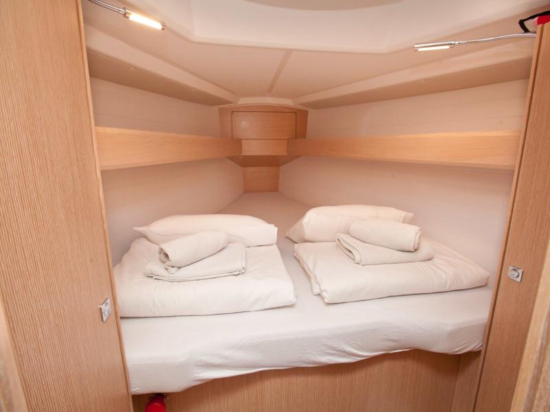 Book yachts online - sailboat - Bavaria Cruiser 34  Style - Aston - rent