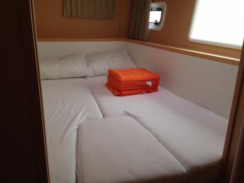 Book yachts online - catamaran - Lagoon 400 S2 - Why not 11 - rent