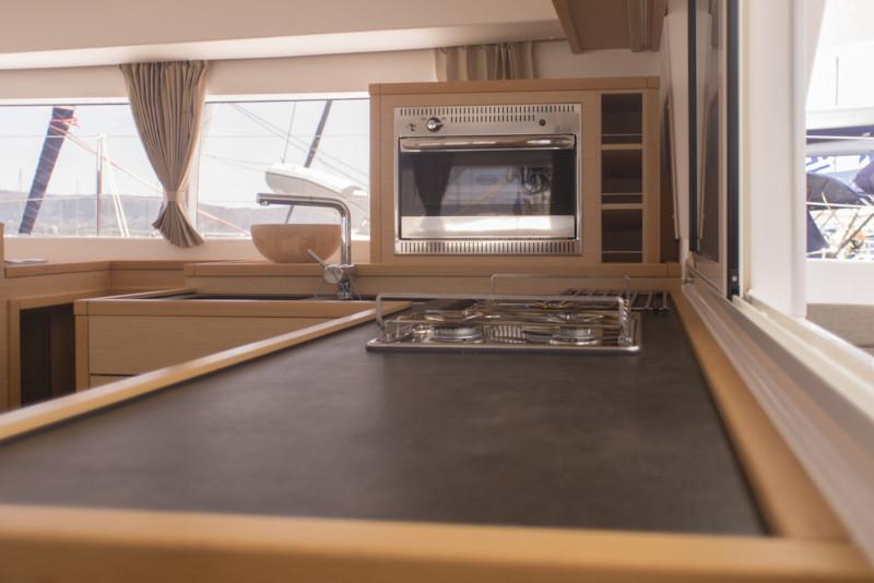 Book yachts online - catamaran - Lagoon 400 S2 - Why not 11 - rent