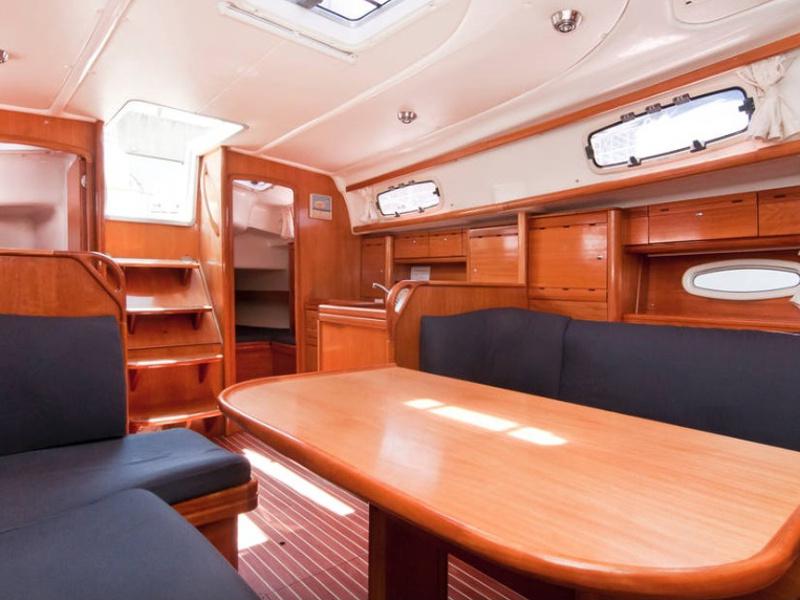 Book yachts online - sailboat - Bavaria 37 Cruiser - El Príncipe Azul - rent