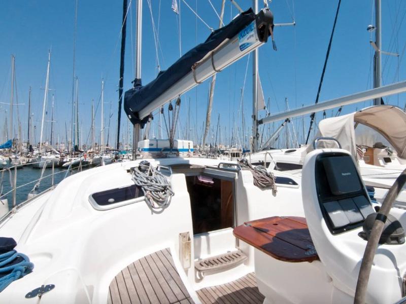 Book yachts online - sailboat - Bavaria 37 Cruiser - El Príncipe Azul - rent