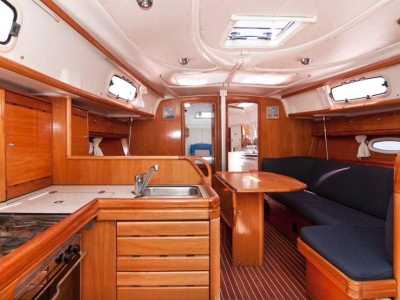 Book yachts online - sailboat - Bavaria 37 Cruiser - El Príncipe Azul - rent