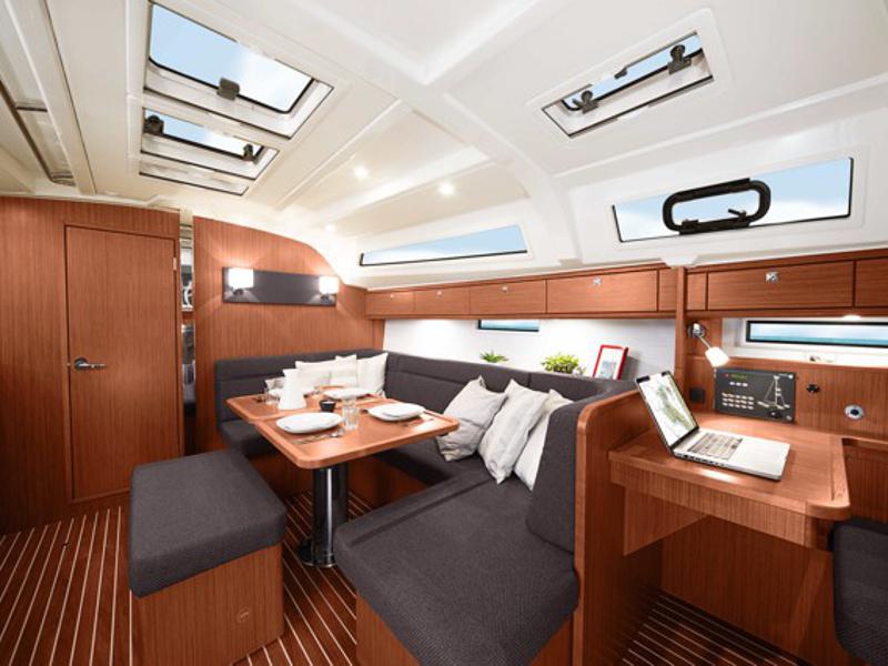 Book yachts online - sailboat - Bavaria Cruiser 41 - Urze - rent