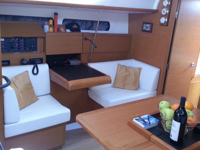 Book yachts online - sailboat - Sun Odyssey 409 - INVINCIBLE II - rent