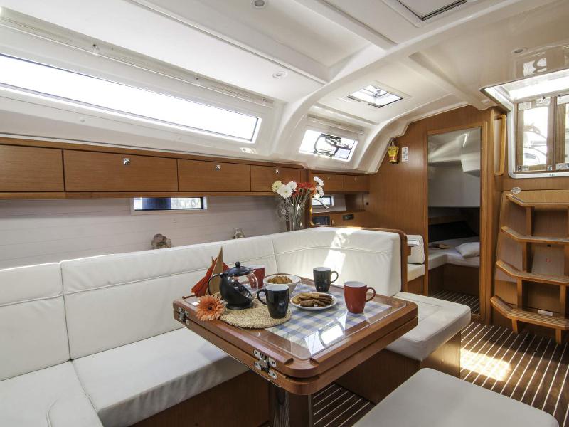 Book yachts online - sailboat - Bavaria 41 Cruiser - Erato - rent