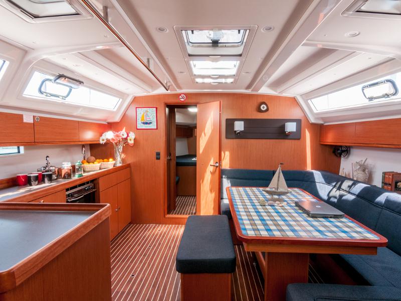 Book yachts online - sailboat - Bavaria 46 Cruiser - Ioli - rent