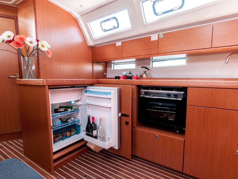 Book yachts online - sailboat - Bavaria 46 Cruiser - Ioli - rent