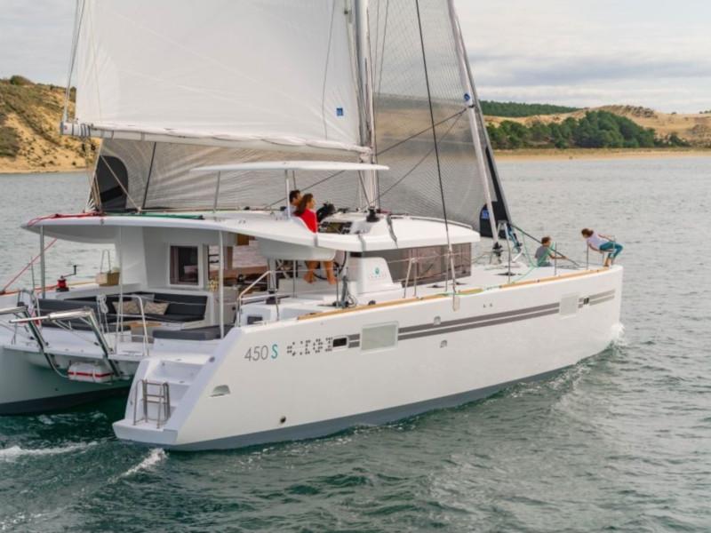 Book yachts online - catamaran - Lagoon 450 Sport - Salty Love - rent