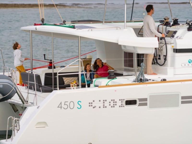Book yachts online - catamaran - Lagoon 450 Sport - Salty Love - rent