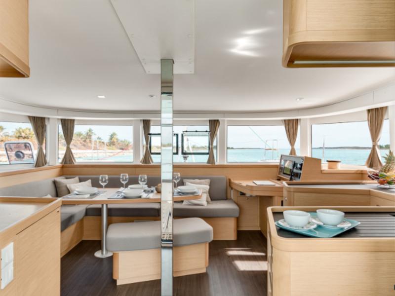 Book yachts online - catamaran - Lagoon 42 - Mio - rent