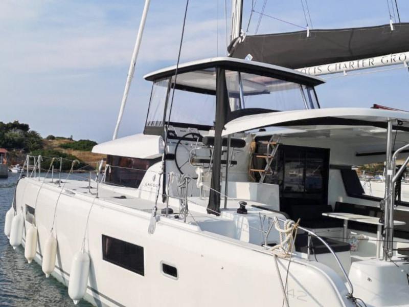 Book yachts online - catamaran - Lagoon 42 - Mio - rent