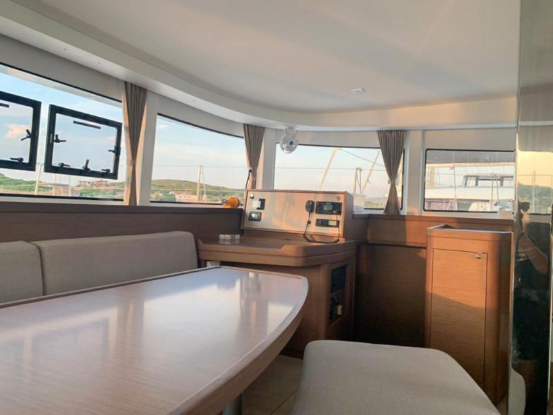 Book yachts online - catamaran - Lagoon 42 - Mio - rent