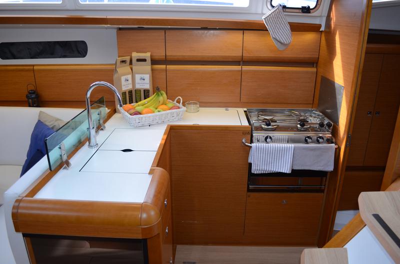 Book yachts online - sailboat - Sun Odyssey 419 - Luka Ploče - rent