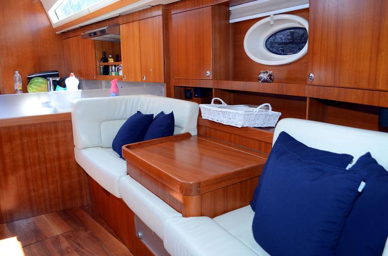Book yachts online - sailboat - Elan Impression 514 - Cesarica III - rent