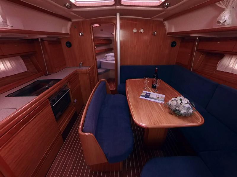 Book yachts online - sailboat - Bavaria 39 Cruiser - RO-LU - rent