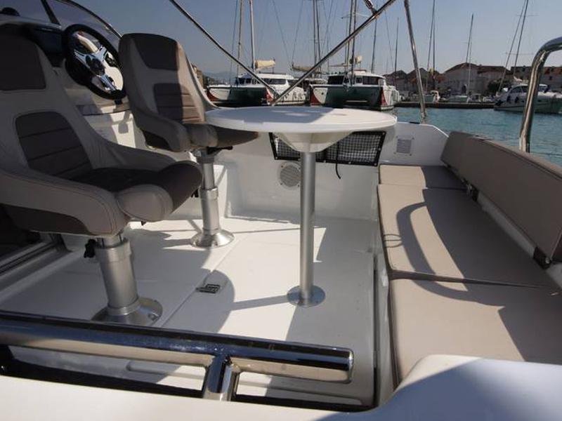 Book yachts online - motorboat - Jeanneau Cap Camarat 5.5WA S2 - Cap Camarat 5.5WA _2 - rent