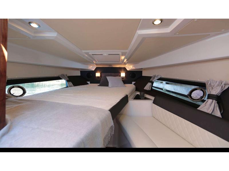 Book yachts online - motorboat - Grandezza 28 0C - BASILEIA 2 - rent