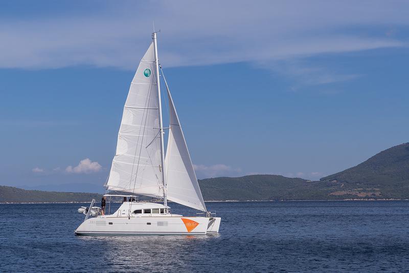 Book yachts online - catamaran - Lagoon 380 - Stardust - rent