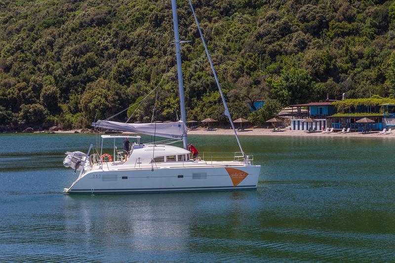 Book yachts online - catamaran - Lagoon 380 - Stardust - rent